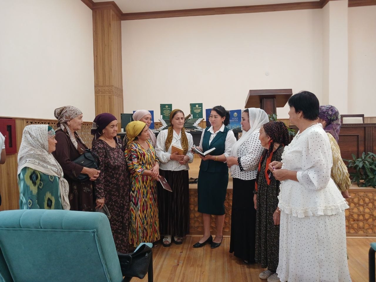 "Ma'naviyat-ayol qalbidagi ezgulik va nur" shiori ostida davra suhbati